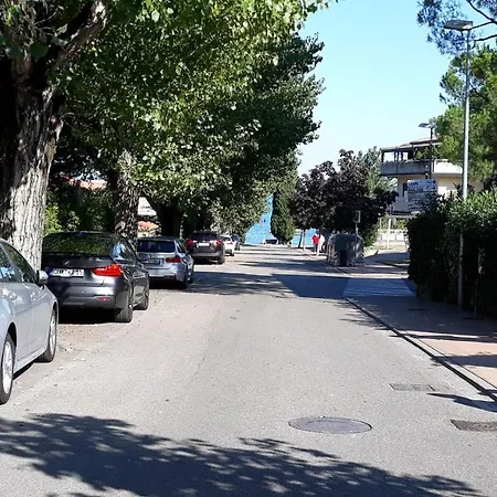 Casa Rosy - Con Terrazza A 2 Passi Dal Lago Apartment *