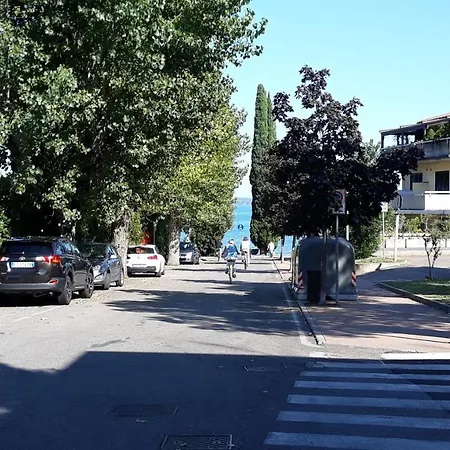 Casa Rosy - Con Terrazza A 2 Passi Dal Lago Appartamento