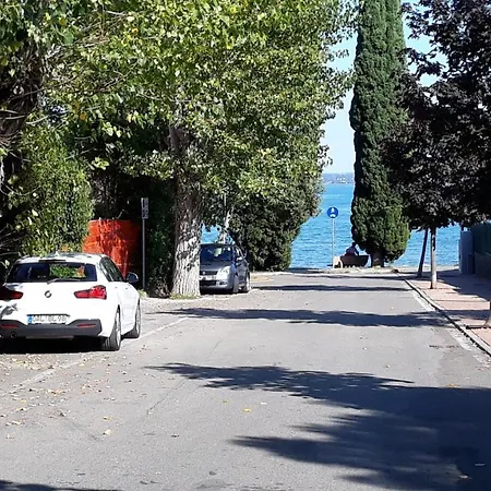 Casa Rosy - Con Terrazza A 2 Passi Dal Lago Appartamento
