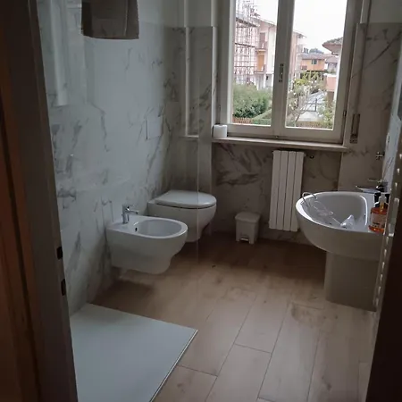 Casa Rosy - Con Terrazza A 2 Passi Dal Lago Appartamento *